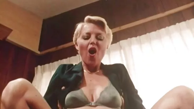Tốt nhất khiêu dâm, không giấy đăng ký  Cô gái Nga tóc đen sec gai thu dam trong chiếc quần tất đen sexy