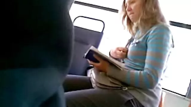 Tốt nhất khiêu dâm, không giấy đăng ký  Anh chàng chọn một cô girl xinh sec gái điếm và cô ấy đã cho anh ta một cú thổi kèn sâu trong rừng