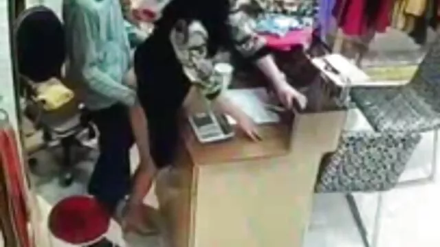 Khiêu dâm, không giấy đăng ký  Cô gái hút sec girl xinh và én