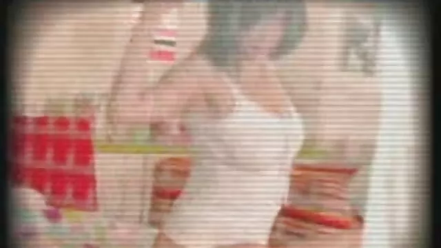 Tốt nhất khiêu dâm, không giấy đăng ký  Đồng tính nữ có ba người tình dục trong các bồn tắm và lần lượt liếm fim sec gai xinh âm đạo của nhau